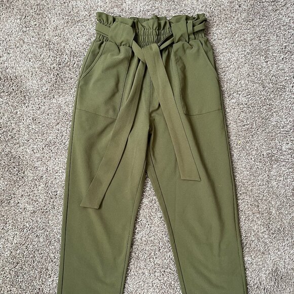 Green Grace Karin Cropped Paper Bag Waist Pants with Pockets - Picture 1 of 3
